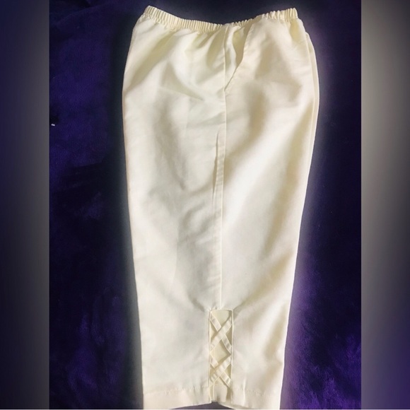 Blair Pants - Blair Yellow Women's Capris with Side Lace-Up Detail NWOT Large PT